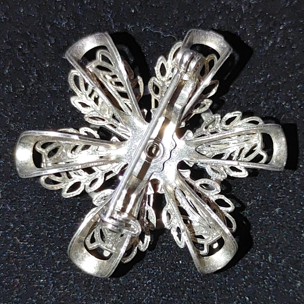 Vintage amethyst snowflake silvertone brooch - Picture 3 of 12